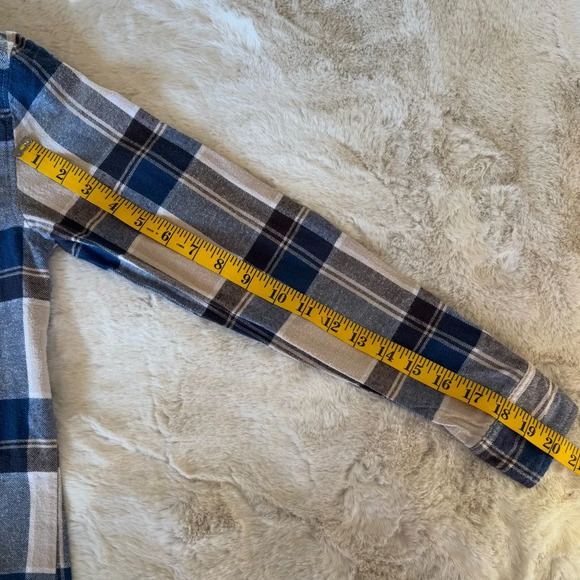 RSQ Large Scale Flannel. All over pattern. Button front. Long sleeves. Xsmall - Picture 6 of 11